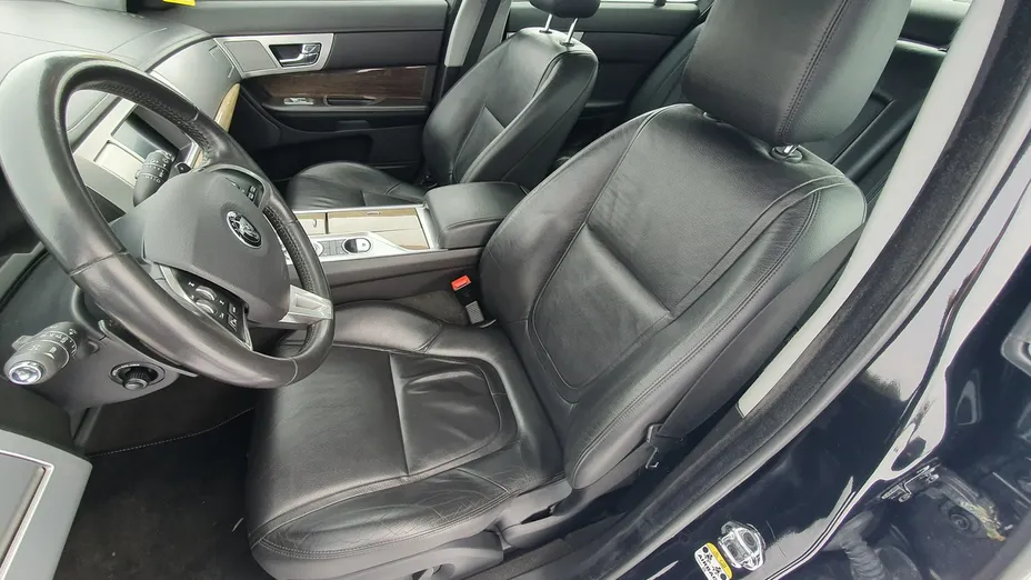 JAGUAR XF -