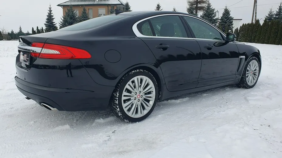 JAGUAR XF -