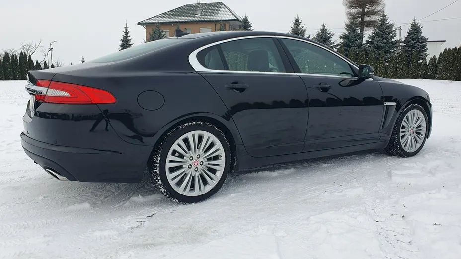 JAGUAR XF -