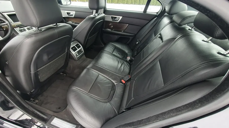 JAGUAR XF -