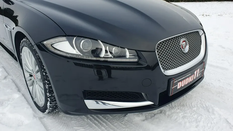 JAGUAR XF -