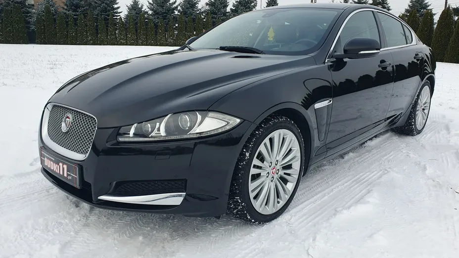 JAGUAR XF -