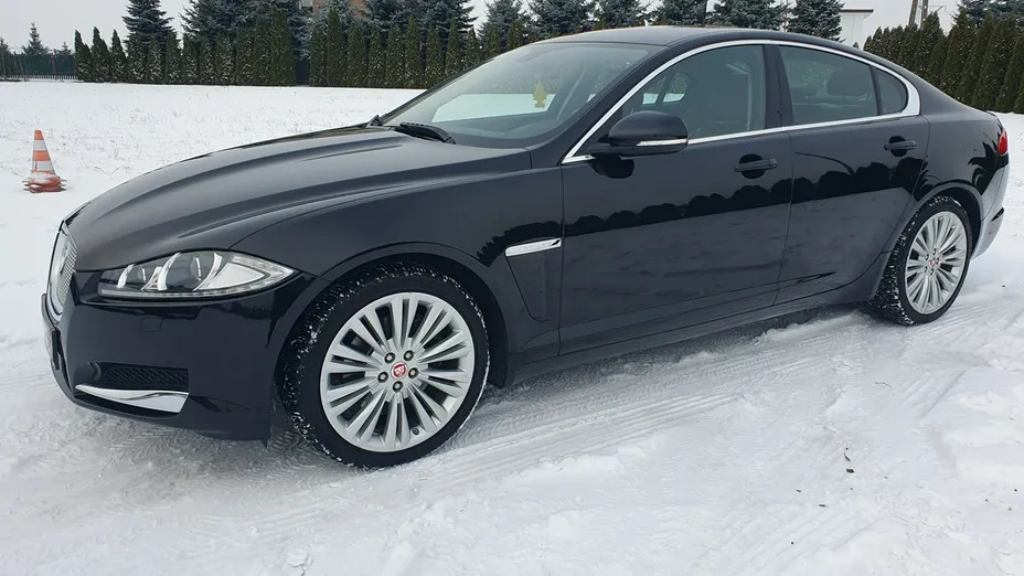 JAGUAR XF -