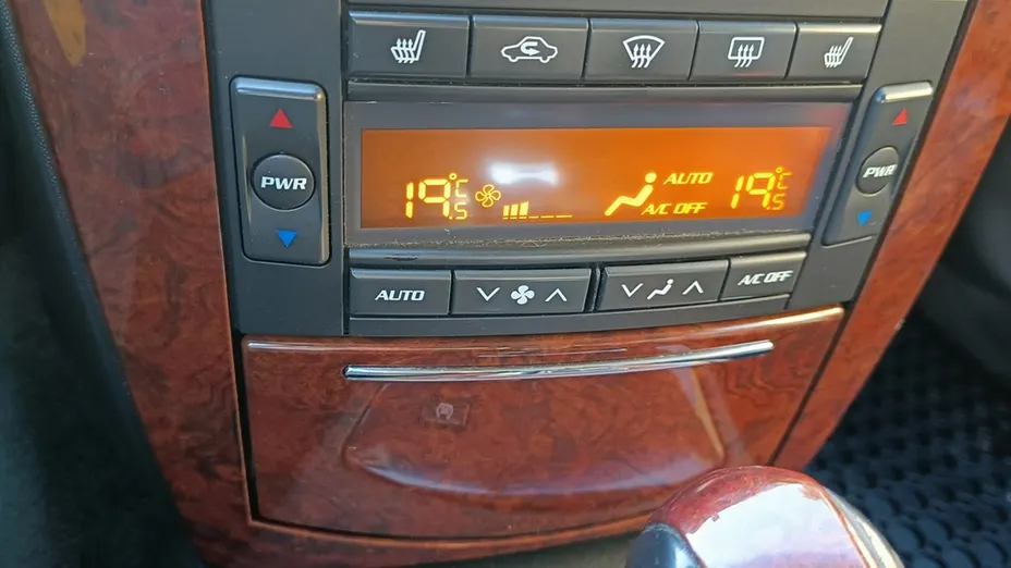 CADILLAC SRX -