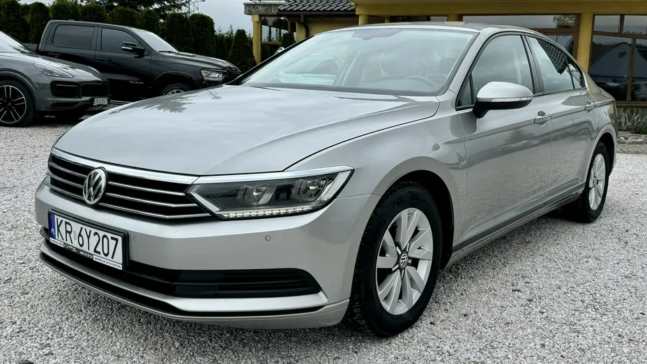 VOLKSWAGEN Passat -