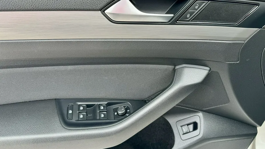 VOLKSWAGEN Passat -