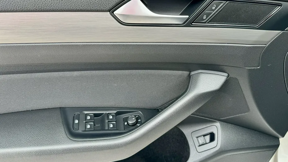 VOLKSWAGEN Passat -