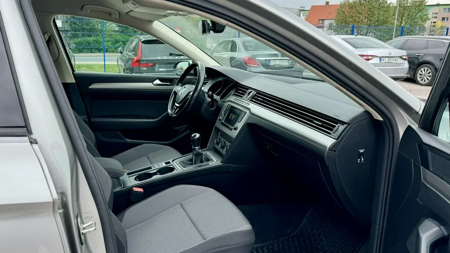 VOLKSWAGEN Passat -