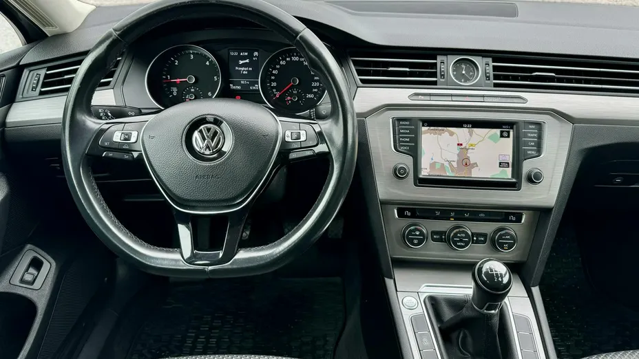 VOLKSWAGEN Passat -