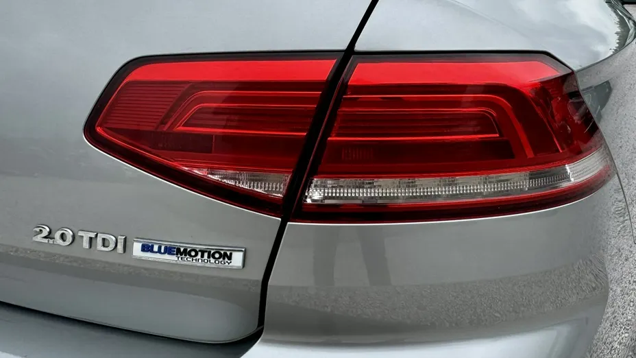 VOLKSWAGEN Passat -