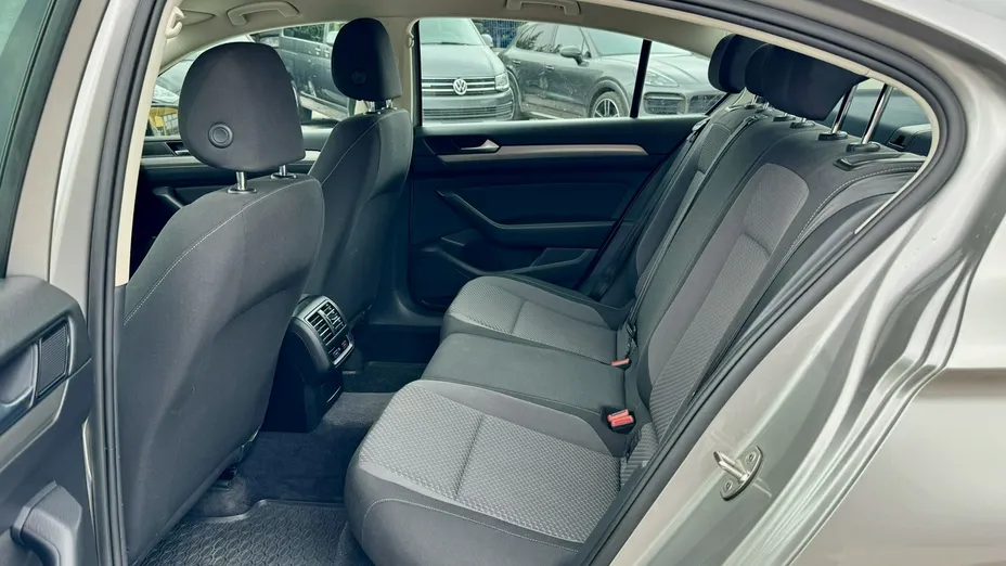 VOLKSWAGEN Passat -