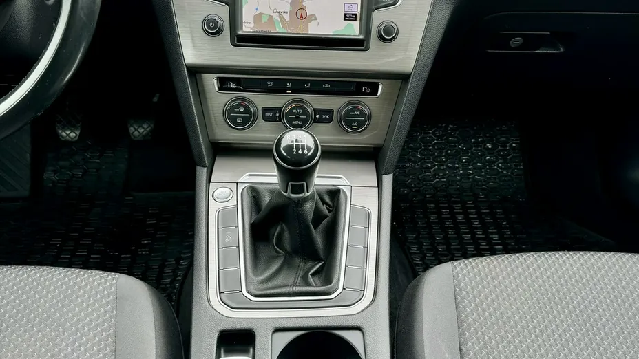 VOLKSWAGEN Passat -