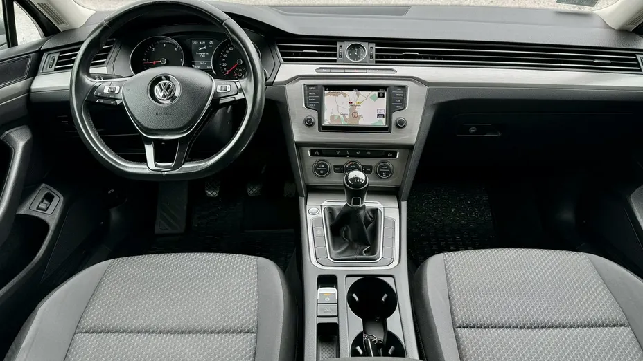 VOLKSWAGEN Passat -