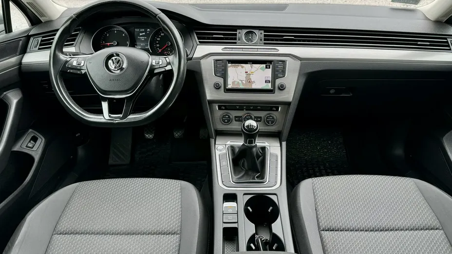 VOLKSWAGEN Passat -