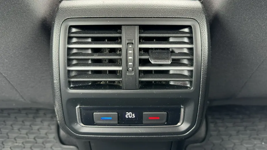 VOLKSWAGEN Passat -