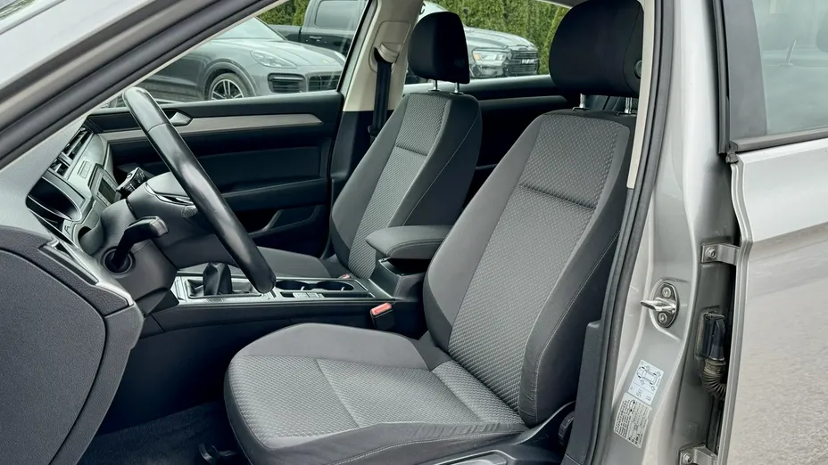 VOLKSWAGEN Passat -