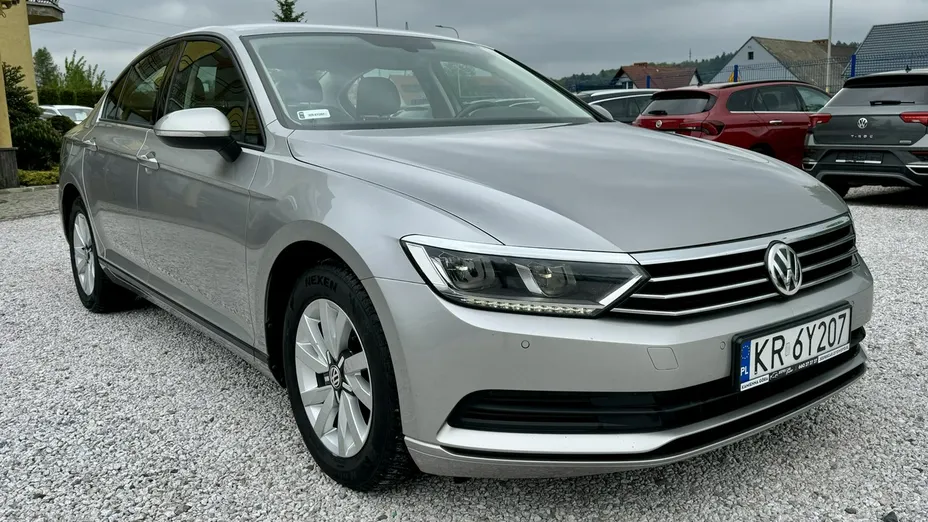VOLKSWAGEN Passat -