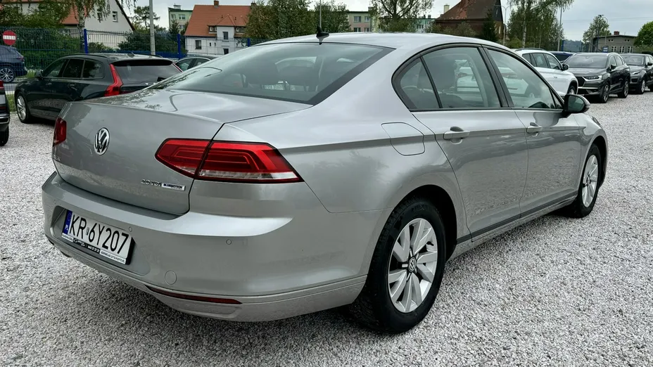 VOLKSWAGEN Passat -