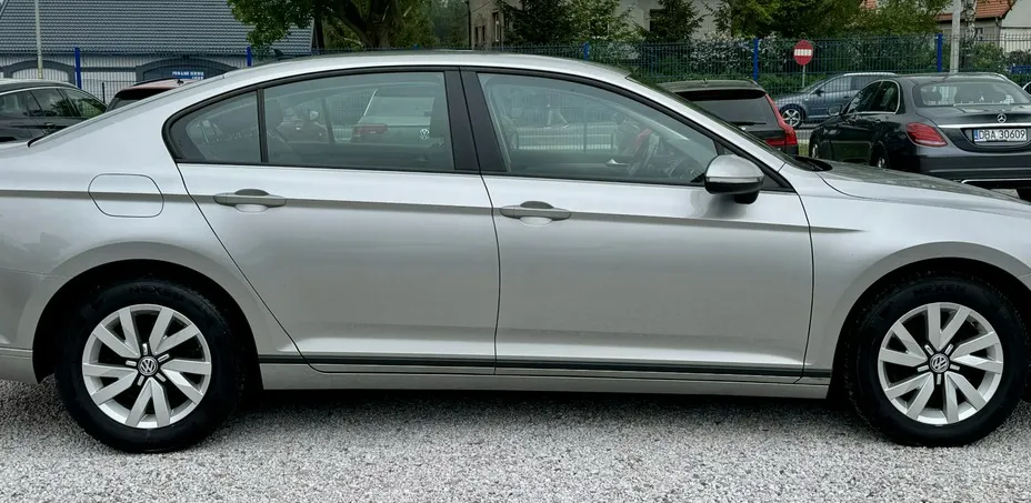VOLKSWAGEN Passat -