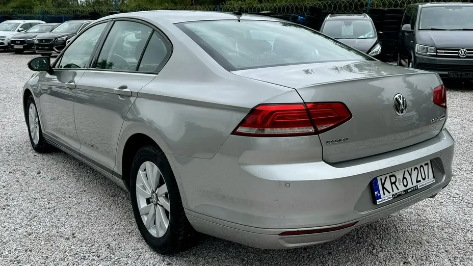 VOLKSWAGEN Passat -