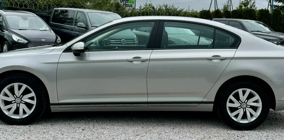 VOLKSWAGEN Passat -