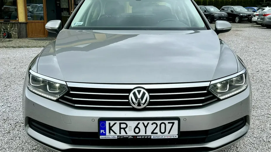 VOLKSWAGEN Passat -