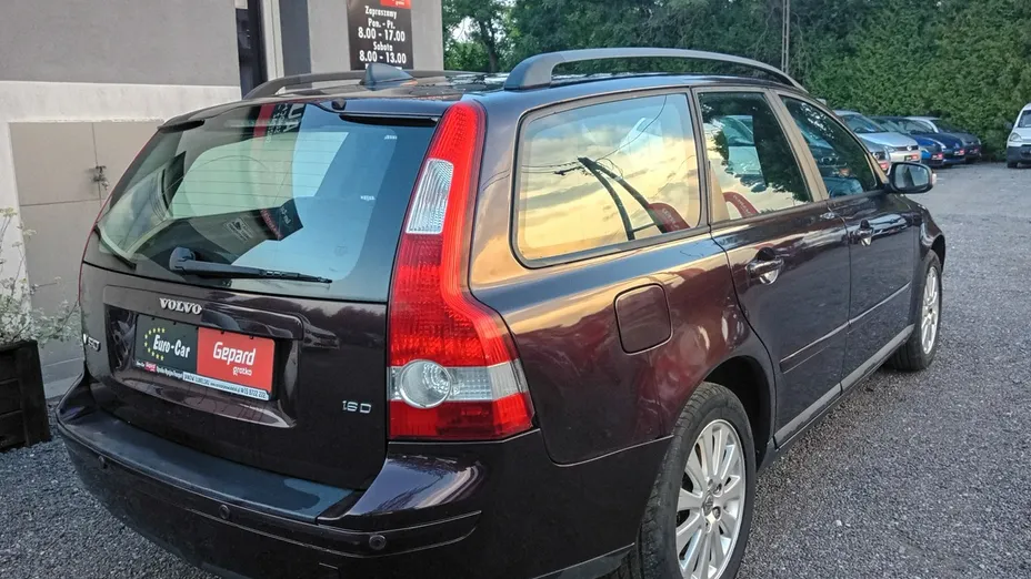 VOLVO V50 -
