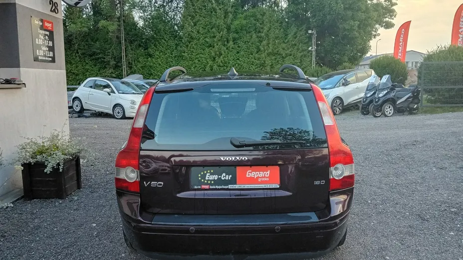 VOLVO V50 -