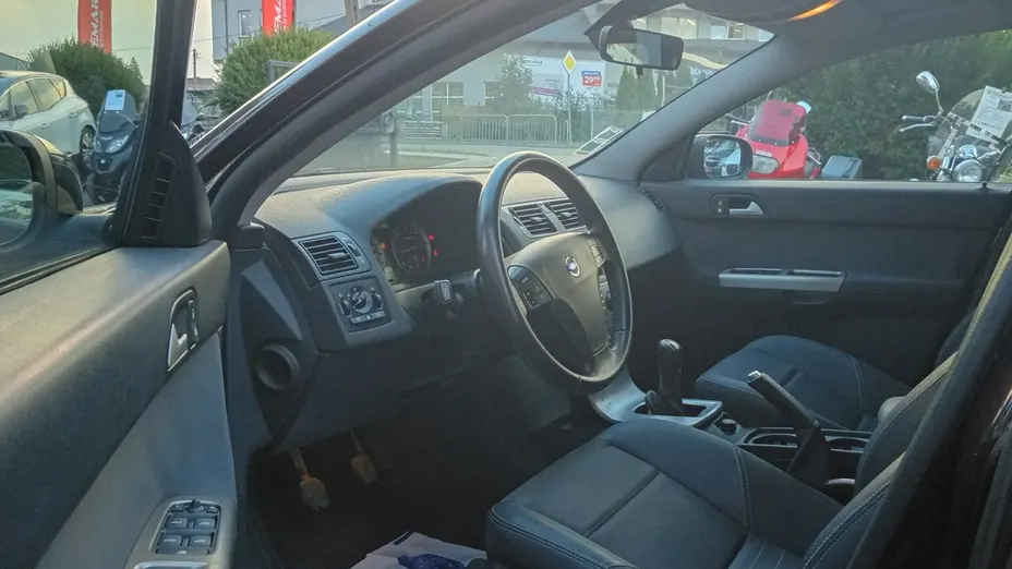 VOLVO V50 -