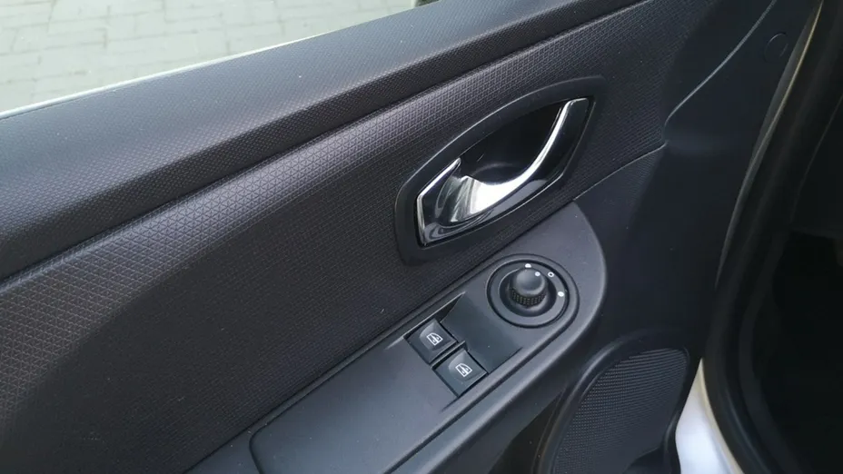 RENAULT Clio -