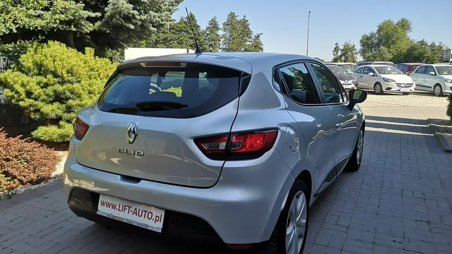 RENAULT Clio -
