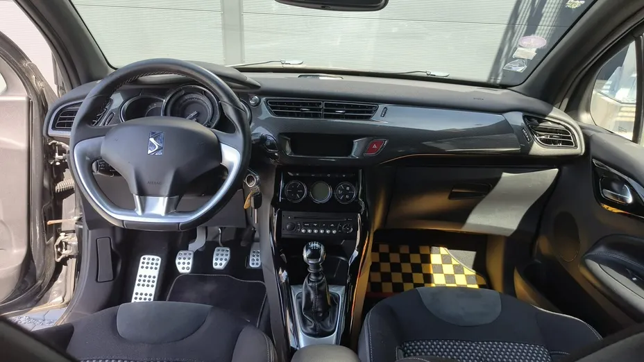 CITROEN DS3 -