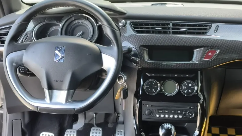 CITROEN DS3 -