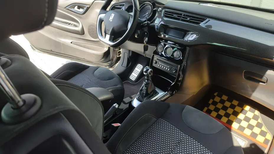 CITROEN DS3 -