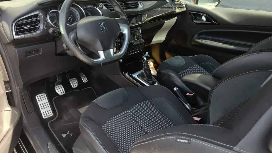 CITROEN DS3 -