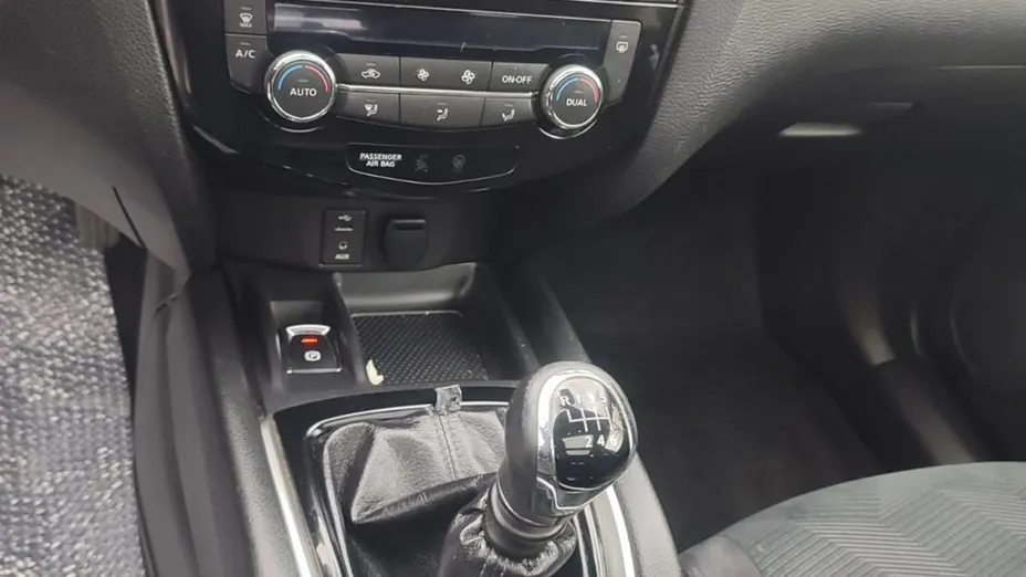 NISSAN X-Trail -