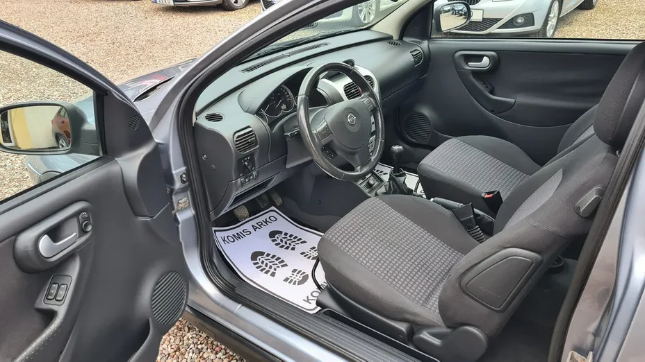 OPEL Corsa -