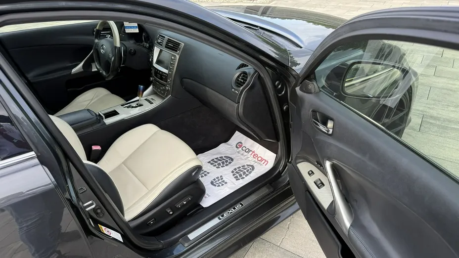LEXUS IS -