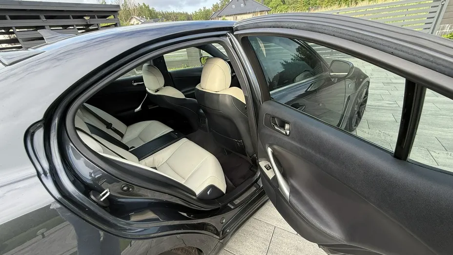 LEXUS IS -