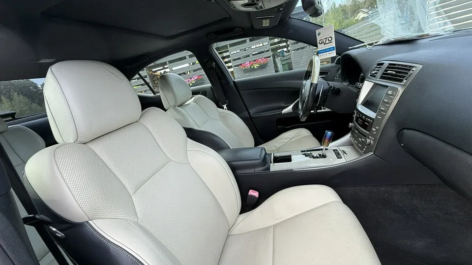 LEXUS IS -