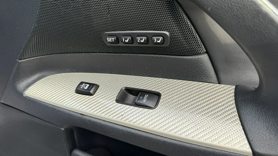 LEXUS IS -