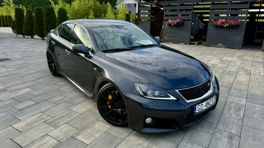 LEXUS IS -