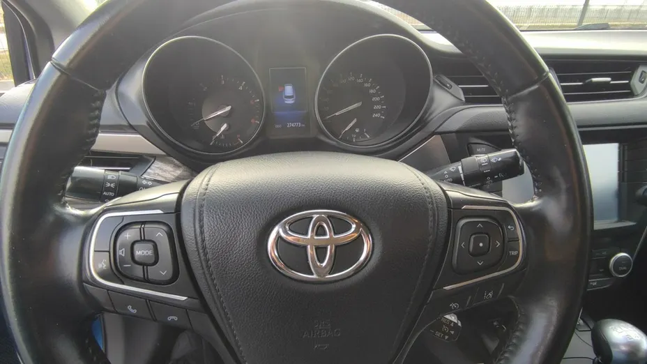 TOYOTA Avensis -