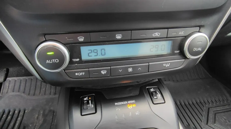 TOYOTA Avensis -