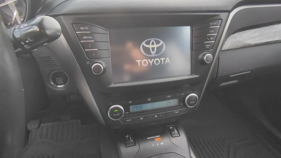 TOYOTA Avensis -
