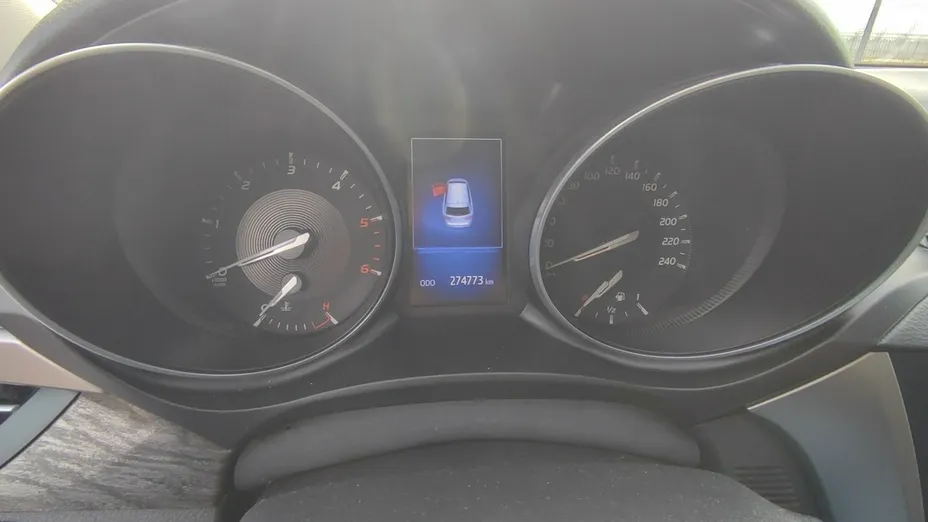 TOYOTA Avensis -