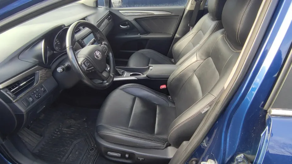 TOYOTA Avensis -