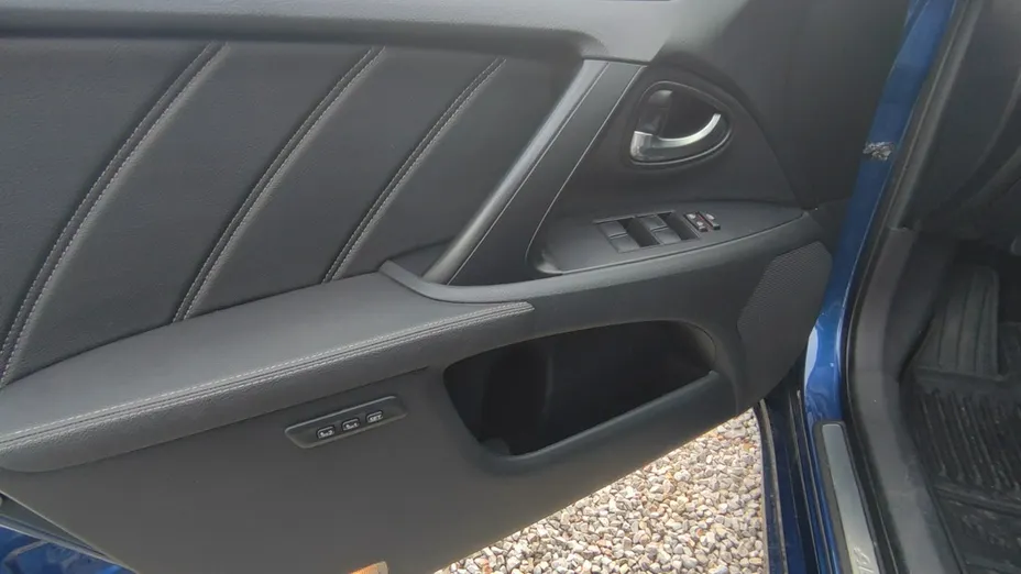 TOYOTA Avensis -