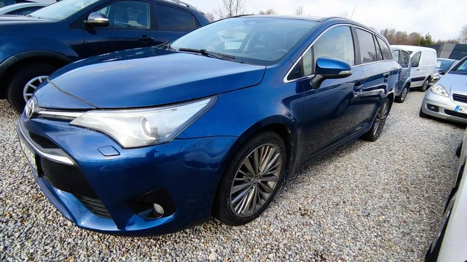 TOYOTA Avensis -