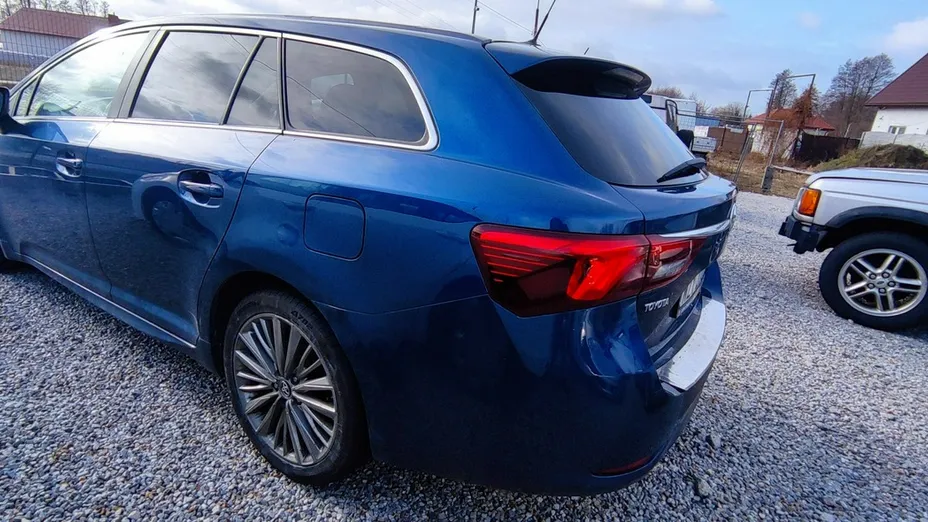 TOYOTA Avensis -